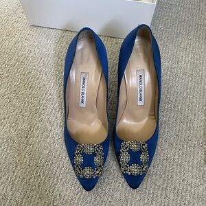 Manolo Blahnik Hangisi heels